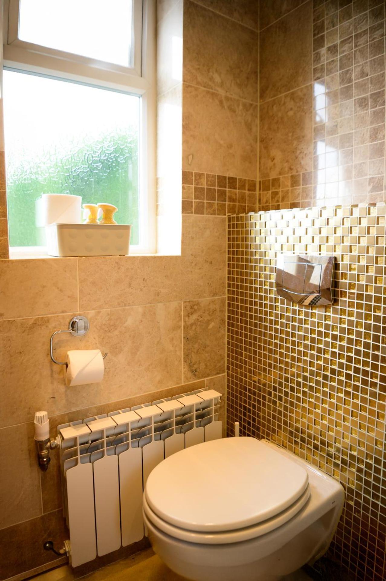Modern Strelley Escape - Peaceful & Convenient, 2x Free Off-street Parking, Wifi -500mb, 2 Bathrooms, Contractor & Family Friendly, Ng8 * Nottingham