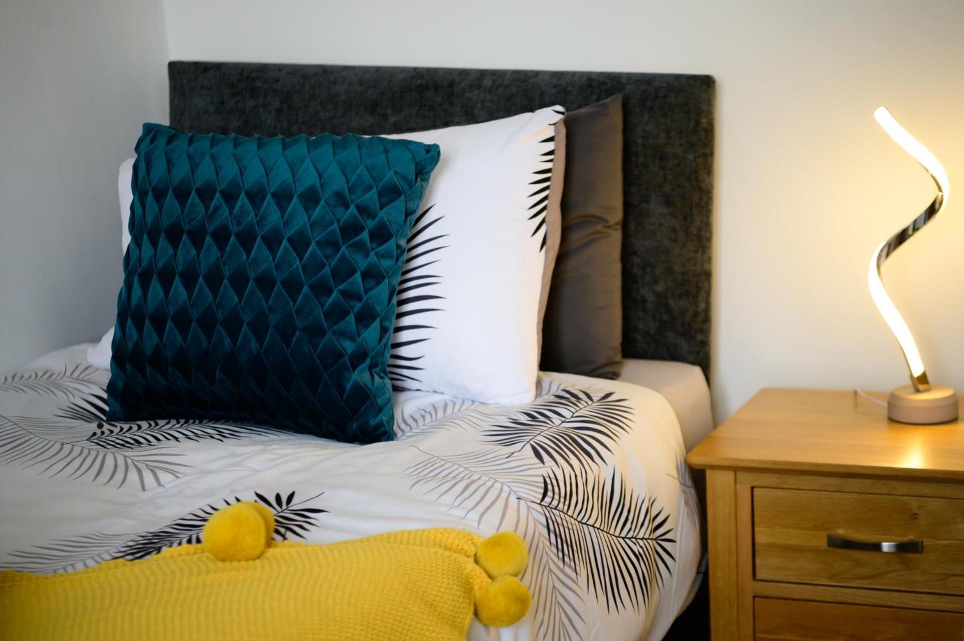 Holiday home Modern Strelley Escape - Peaceful & Convenient, 2x Free Off-street Parking, Wifi -500mb, 2 Bathrooms, Contractor & Family Friendly, Ng8