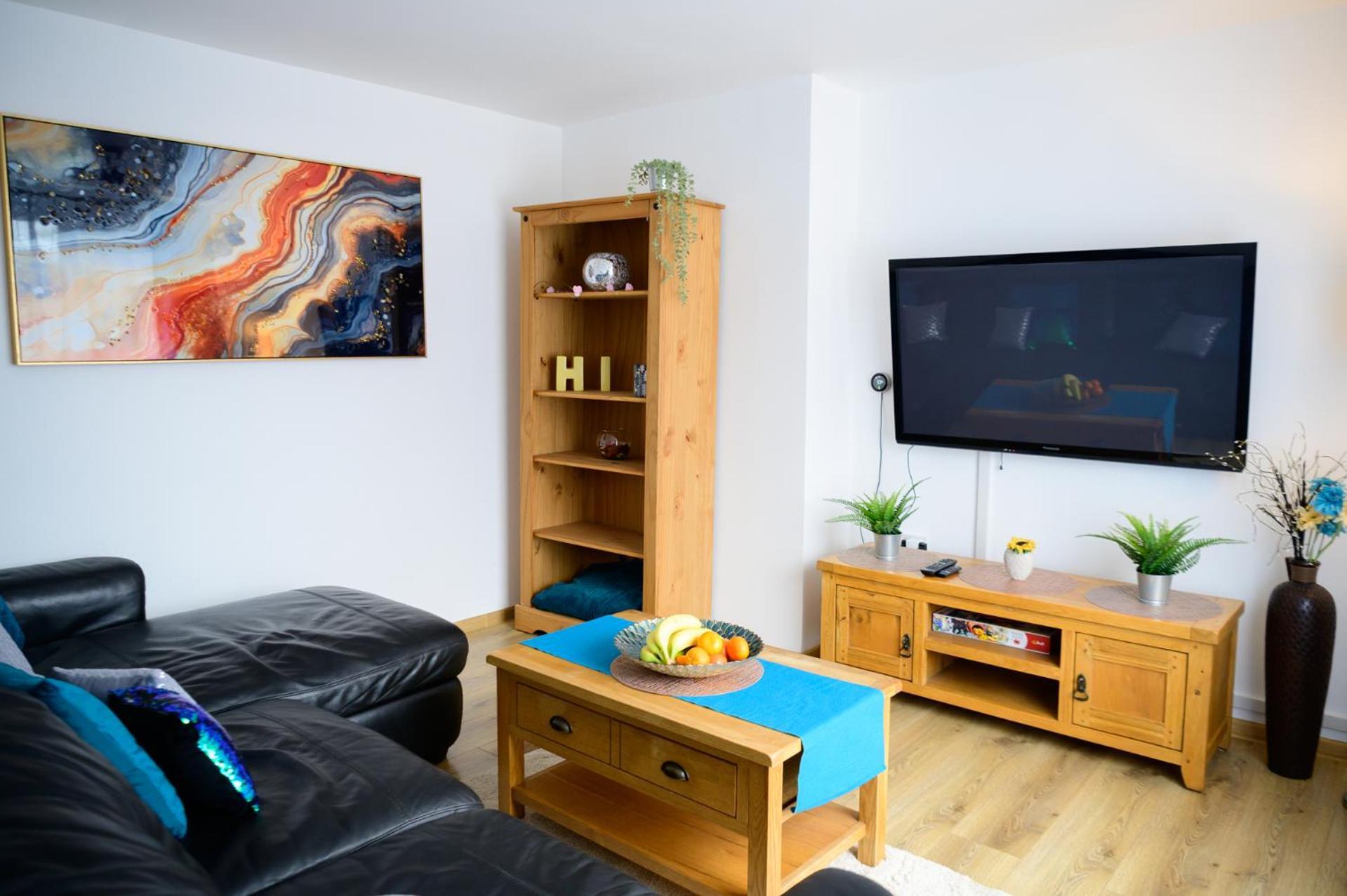 Modern Strelley Escape - Peaceful & Convenient, 2x Free Off-street Parking, Wifi -500mb, 2 Bathrooms, Contractor & Family Friendly, Ng8 Holiday home *