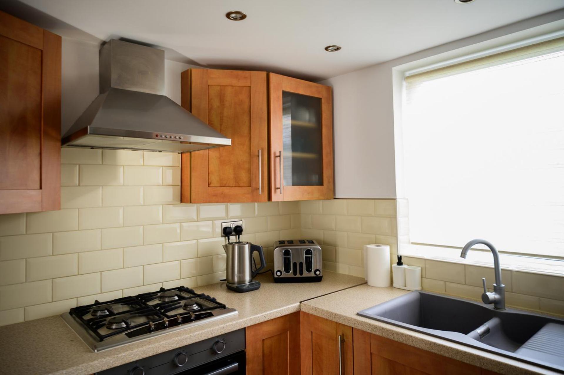 Modern Strelley Escape - Peaceful & Convenient, 2x Free Off-street Parking, Wifi -500mb, 2 Bathrooms, Contractor & Family Friendly, Ng8 Holiday home